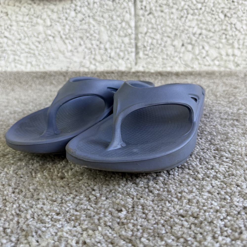 OOFOS Sandals Womens Size 9 Gray Thong Flip Flop Recovery Comfort Slip On